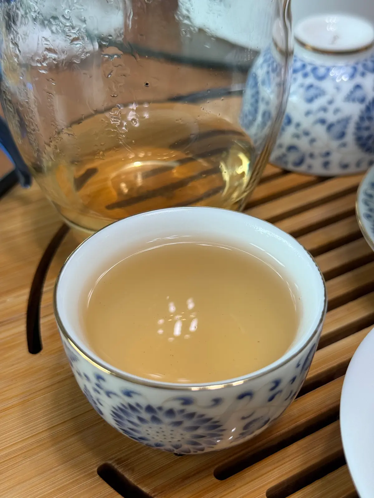 2005 Ban Zhang — first steep liquor, light orange-gold