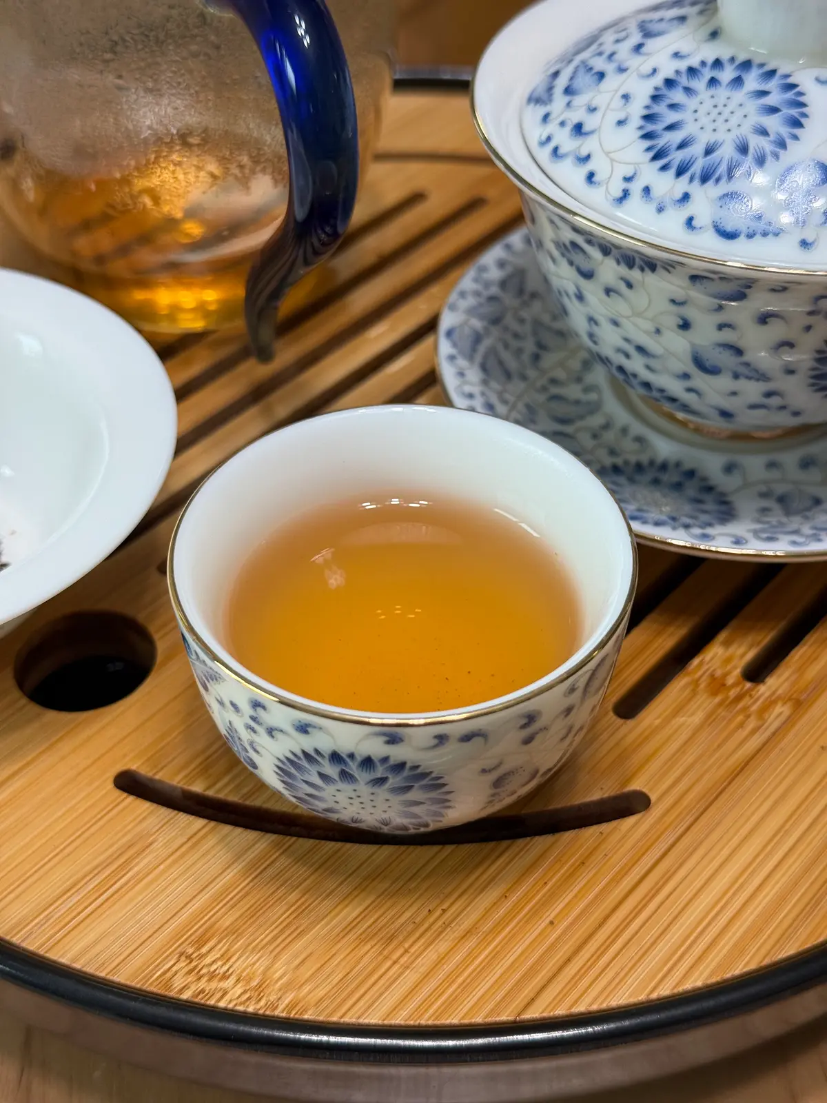 Yiwu 2006 sheng — later steep liquor, deeper amber