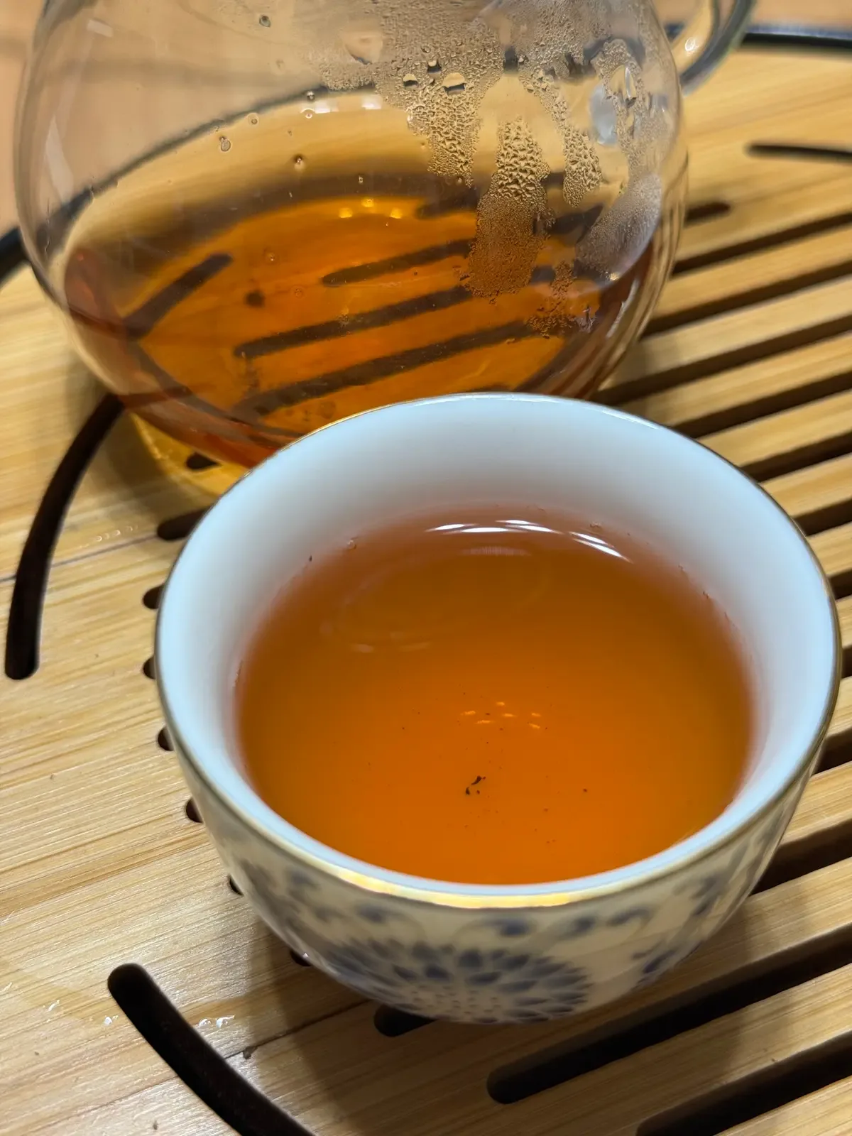 Early steep liquor — amber to reddish-brown, consistent with 11-year Liu Bao