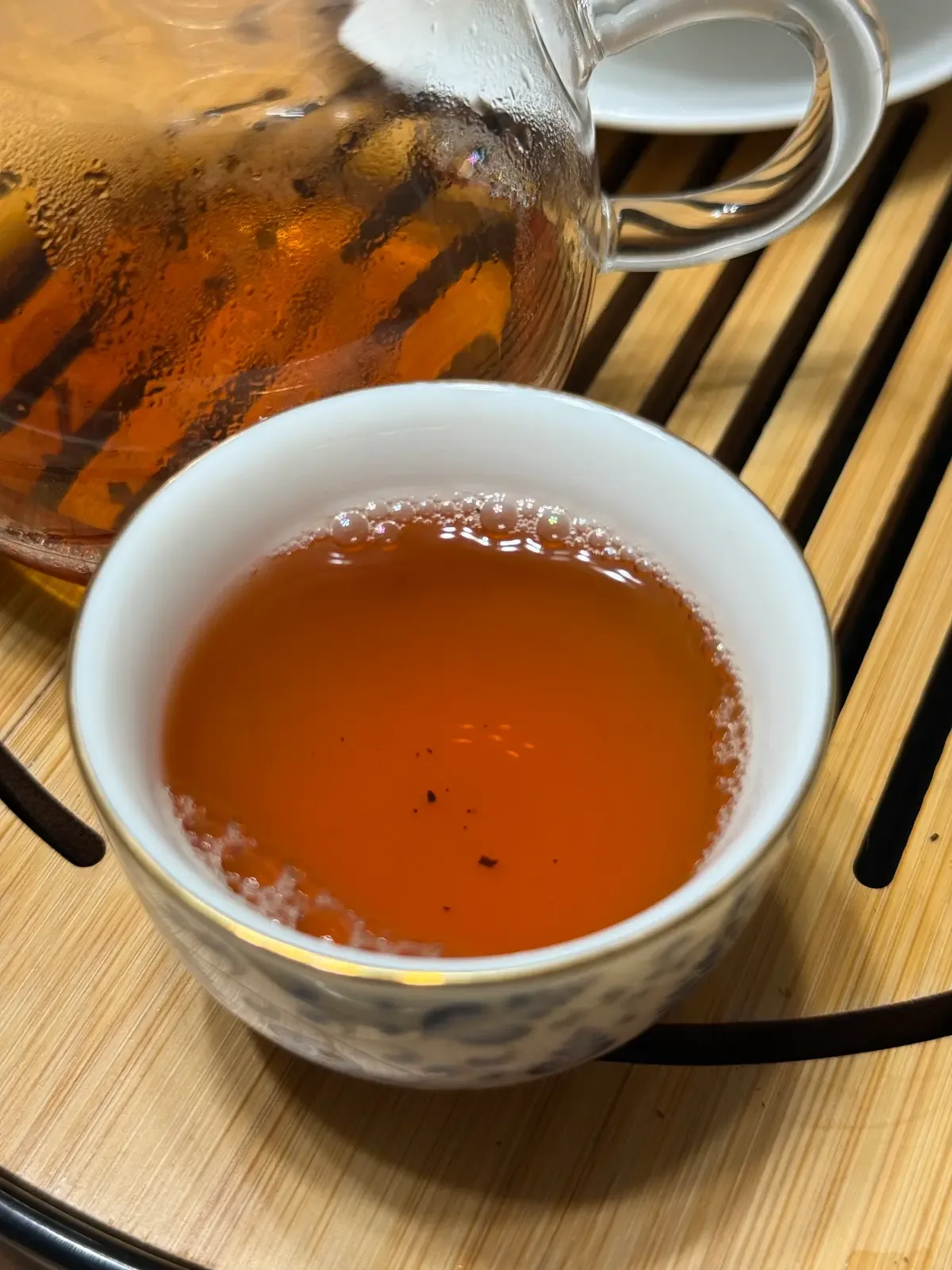Late steep liquor — bitterness faded, cooling mint sensation in full effect