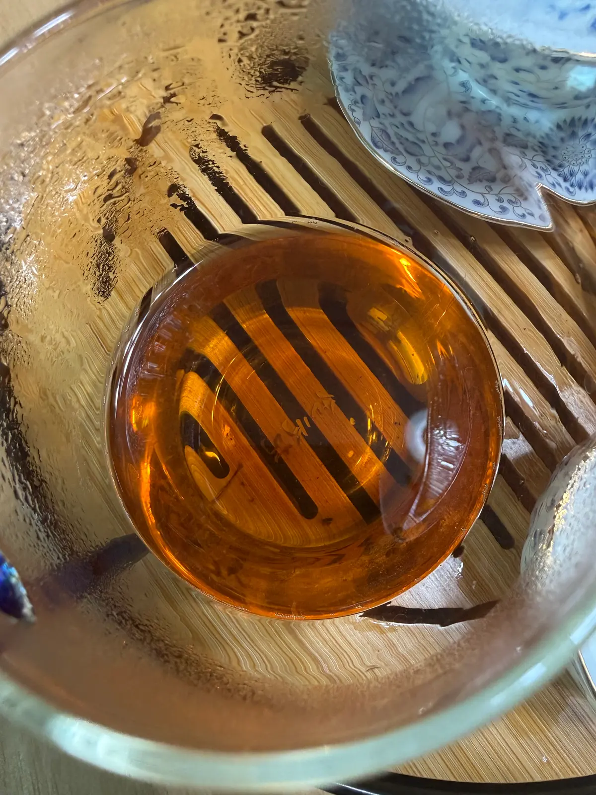 Premium AA Da Hong Pao — amber liquor in glass pitcher